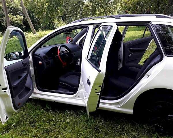 Білий Шкода Фабія, об'ємом двигуна 1.2 л та пробігом 266 тис. км за 4000 $, фото 21 на Automoto.ua