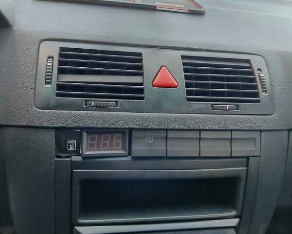 Белый Шкода Фабия, объемом двигателя 1.4 л и пробегом 257 тыс. км за 3000 $, фото 9 на Automoto.ua