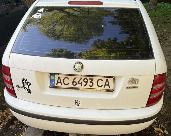 Белый Шкода Фабия, объемом двигателя 1.2 л и пробегом 330 тыс. км за 200 $, фото 10 на Automoto.ua