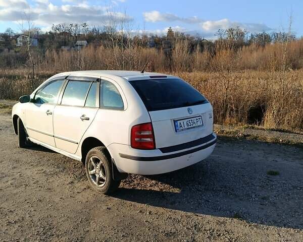 Белый Шкода Фабия, объемом двигателя 1.4 л и пробегом 257 тыс. км за 3000 $, фото 3 на Automoto.ua