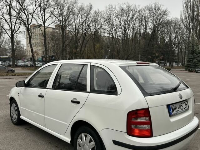 Белый Шкода Фабия, объемом двигателя 1.9 л и пробегом 300 тыс. км за 1750 $, фото 1 на Automoto.ua