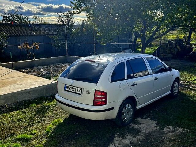 Белый Шкода Фабия, объемом двигателя 1.2 л и пробегом 235 тыс. км за 2900 $, фото 4 на Automoto.ua