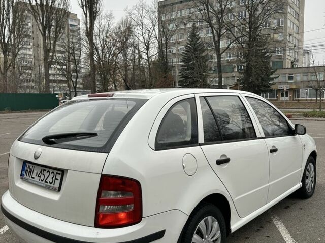 Белый Шкода Фабия, объемом двигателя 1.9 л и пробегом 300 тыс. км за 1750 $, фото 4 на Automoto.ua