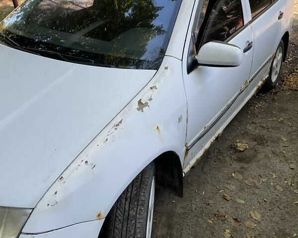 Белый Шкода Фабия, объемом двигателя 1.2 л и пробегом 330 тыс. км за 200 $, фото 11 на Automoto.ua