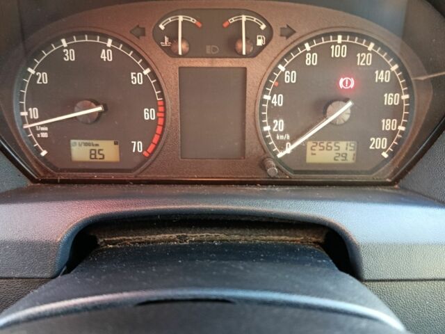 Белый Шкода Фабия, объемом двигателя 1.4 л и пробегом 257 тыс. км за 3000 $, фото 3 на Automoto.ua