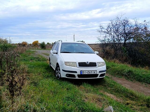 Белый Шкода Фабия, объемом двигателя 1.2 л и пробегом 350 тыс. км за 3500 $, фото 6 на Automoto.ua