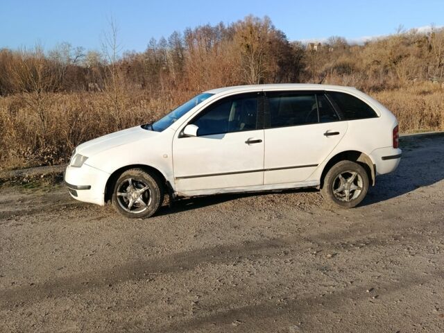 Белый Шкода Фабия, объемом двигателя 1.4 л и пробегом 257 тыс. км за 3000 $, фото 2 на Automoto.ua