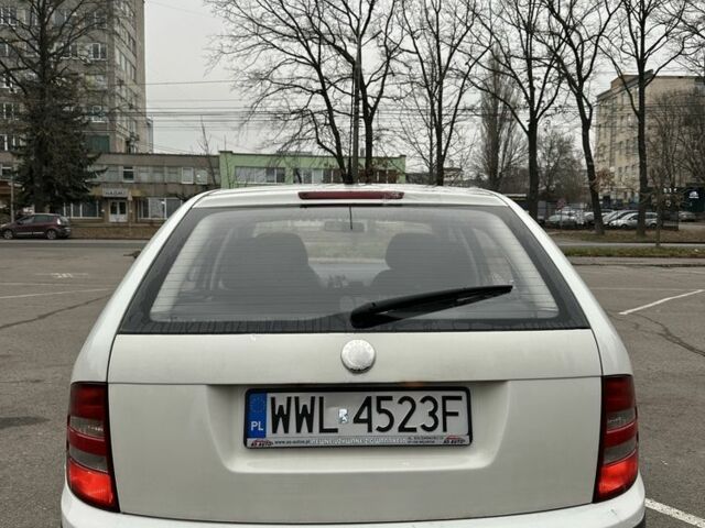 Белый Шкода Фабия, объемом двигателя 1.9 л и пробегом 300 тыс. км за 1750 $, фото 5 на Automoto.ua