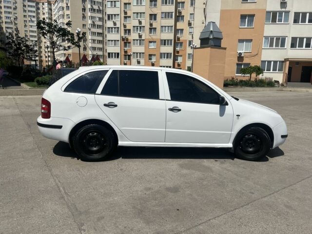 Білий Шкода Фабія, об'ємом двигуна 1.2 л та пробігом 325 тис. км за 2800 $, фото 5 на Automoto.ua