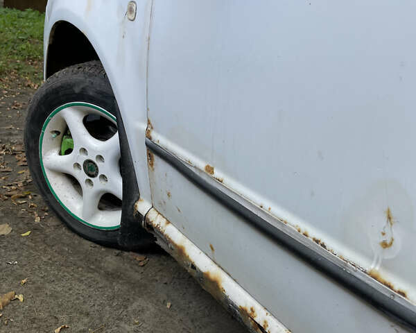 Белый Шкода Фабия, объемом двигателя 1.2 л и пробегом 330 тыс. км за 200 $, фото 8 на Automoto.ua