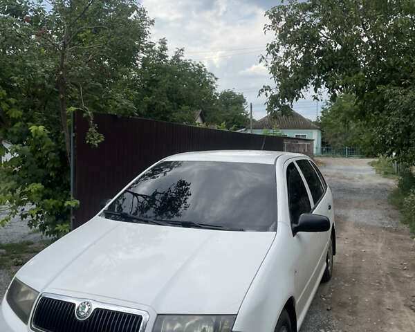 Білий Шкода Фабія, об'ємом двигуна 1.2 л та пробігом 250 тис. км за 3250 $, фото 1 на Automoto.ua