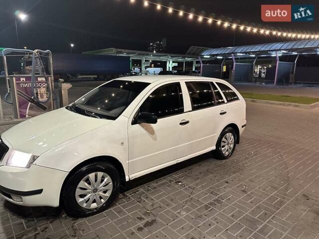 Білий Шкода Фабія, об'ємом двигуна 1.2 л та пробігом 397 тис. км за 3400 $, фото 1 на Automoto.ua