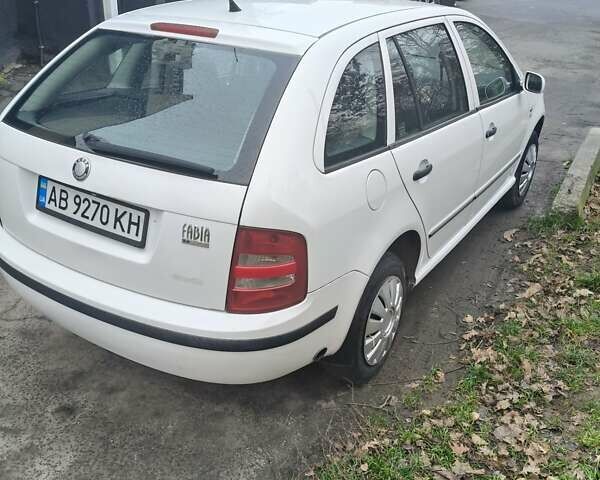 Белый Шкода Фабия, объемом двигателя 1.4 л и пробегом 312 тыс. км за 2900 $, фото 7 на Automoto.ua