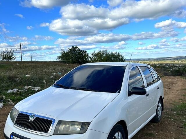 Белый Шкода Фабия, объемом двигателя 1.2 л и пробегом 235 тыс. км за 2900 $, фото 1 на Automoto.ua