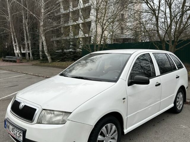 Белый Шкода Фабия, объемом двигателя 1.9 л и пробегом 300 тыс. км за 1750 $, фото 2 на Automoto.ua