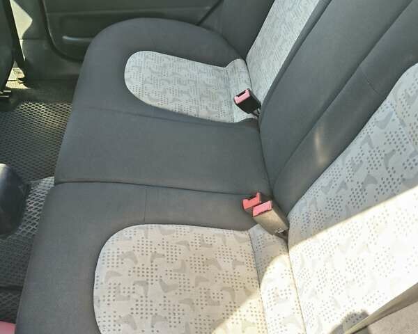 Белый Шкода Фабия, объемом двигателя 1.4 л и пробегом 312 тыс. км за 2900 $, фото 2 на Automoto.ua