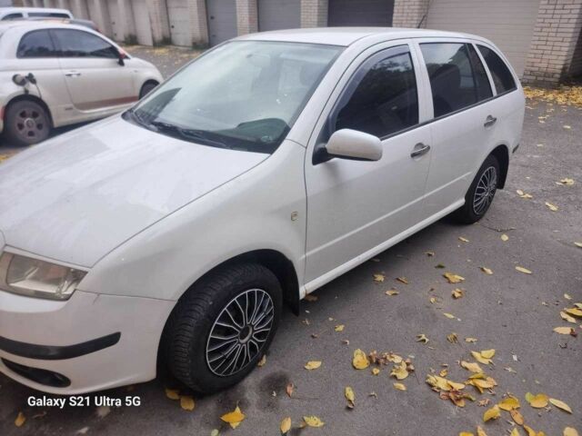 Шкода Фабия 2005 в Ровно на Automoto.ua Белый Шкода Фабия, объемом двигателя 1.4 л и пробегом 334 тыс. км за 2700 $, фото 4 на Automoto.ua