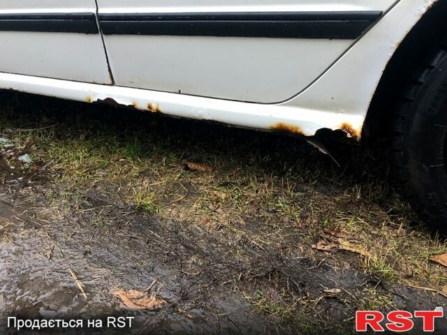 Белый Шкода Фабия, объемом двигателя 1.2 л и пробегом 320 тыс. км за 2400 $, фото 7 на Automoto.ua