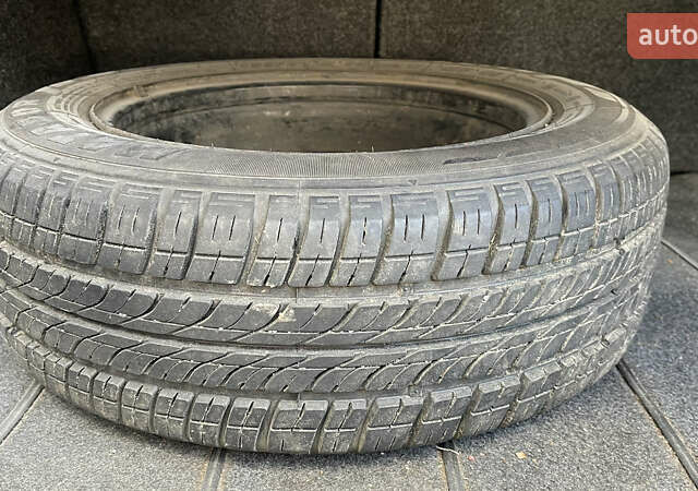 Белый Шкода Фабия, объемом двигателя 1.39 л и пробегом 302 тыс. км за 3850 $, фото 5 на Automoto.ua