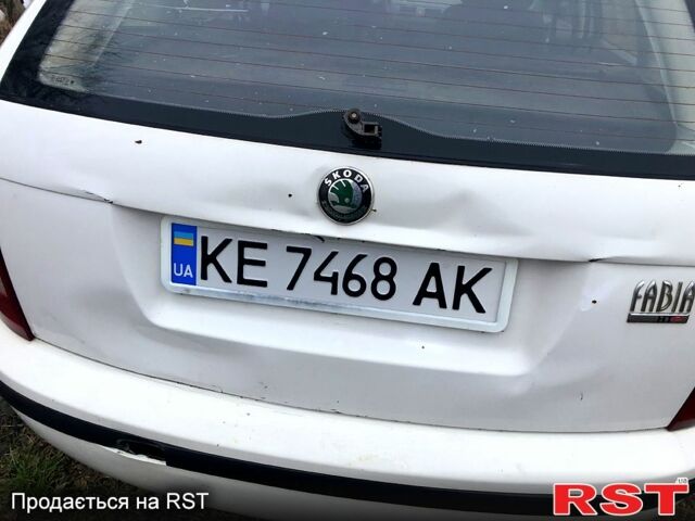 Белый Шкода Фабия, объемом двигателя 1.2 л и пробегом 320 тыс. км за 2400 $, фото 4 на Automoto.ua