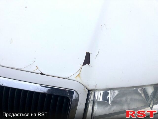 Белый Шкода Фабия, объемом двигателя 1.2 л и пробегом 320 тыс. км за 2400 $, фото 5 на Automoto.ua