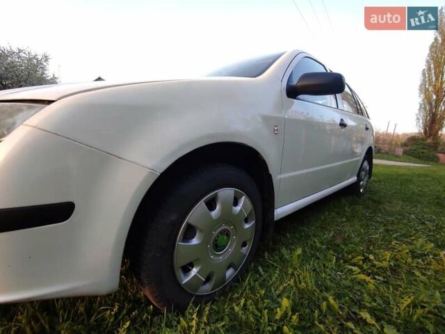 Білий Шкода Фабія, об'ємом двигуна 1.2 л та пробігом 298 тис. км за 3300 $, фото 4 на Automoto.ua