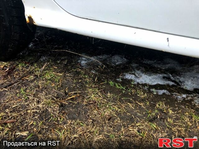 Белый Шкода Фабия, объемом двигателя 1.2 л и пробегом 320 тыс. км за 2400 $, фото 9 на Automoto.ua