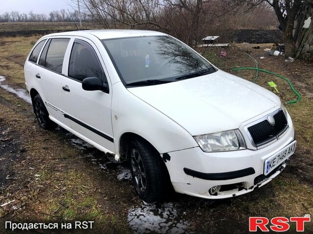 Белый Шкода Фабия, объемом двигателя 1.2 л и пробегом 320 тыс. км за 2400 $, фото 2 на Automoto.ua