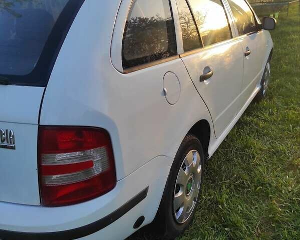 Білий Шкода Фабія, об'ємом двигуна 1.2 л та пробігом 298 тис. км за 3300 $, фото 5 на Automoto.ua