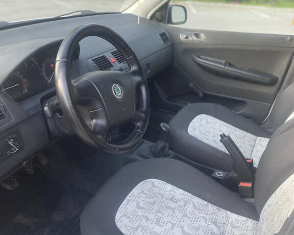 Білий Шкода Фабія, об'ємом двигуна 1.9 л та пробігом 395 тис. км за 3800 $, фото 15 на Automoto.ua