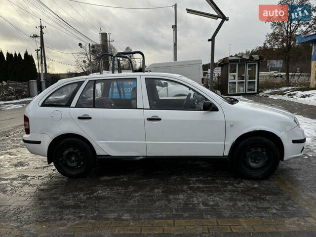 Белый Шкода Фабия, объемом двигателя 1.2 л и пробегом 375 тыс. км за 3300 $, фото 1 на Automoto.ua