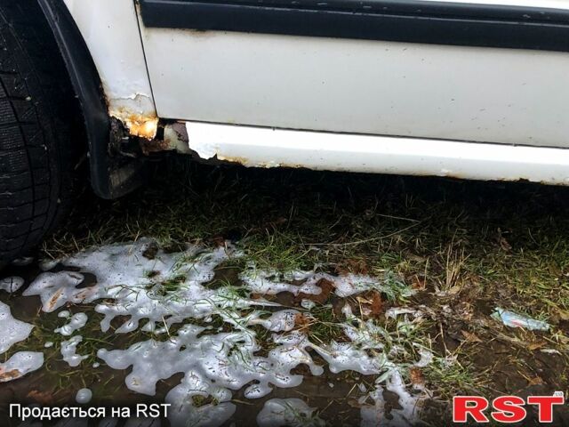 Белый Шкода Фабия, объемом двигателя 1.2 л и пробегом 320 тыс. км за 2400 $, фото 6 на Automoto.ua