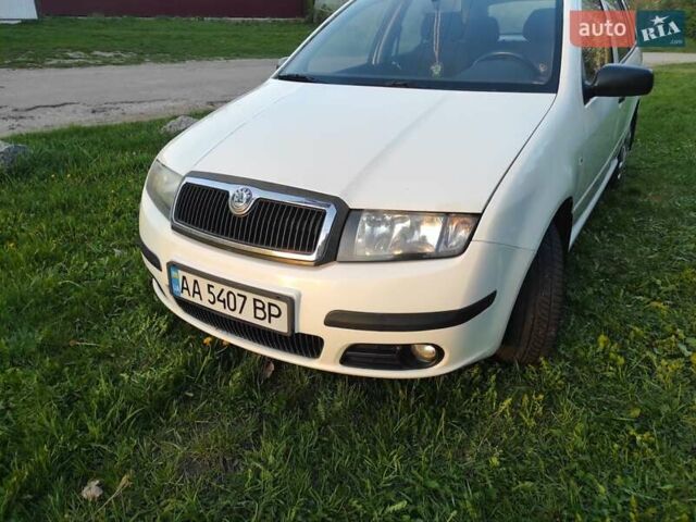 Білий Шкода Фабія, об'ємом двигуна 1.2 л та пробігом 298 тис. км за 3300 $, фото 1 на Automoto.ua