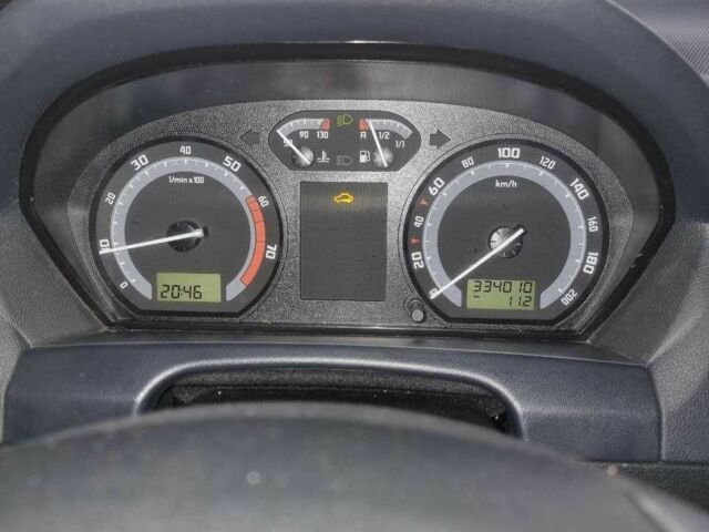 Шкода Фабия 2005 в Ровно на Automoto.ua Белый Шкода Фабия, объемом двигателя 1.4 л и пробегом 334 тыс. км за 2700 $, фото 11 на Automoto.ua