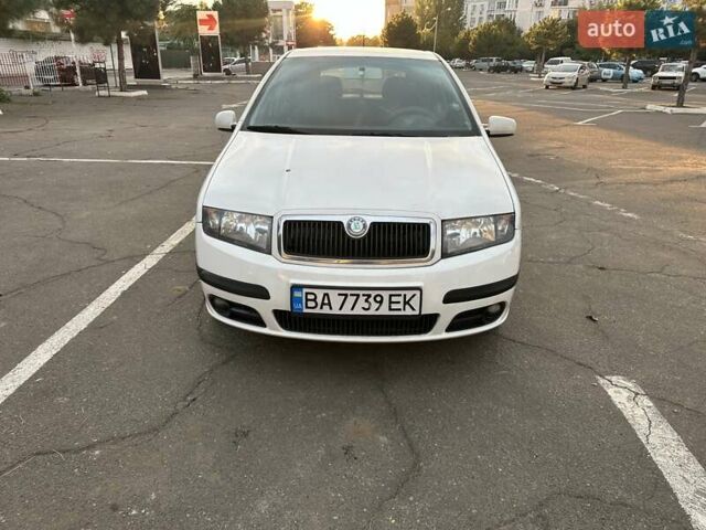 Шкода Фабия 2006 в Одессе на Automoto.ua Белый Шкода Фабия, объемом двигателя 1.39 л и пробегом 246 тыс. км за 3150 $, фото 1 на Automoto.ua