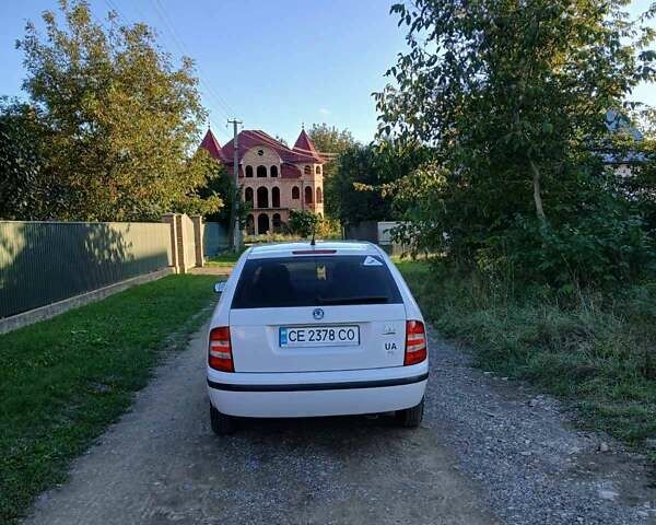 Белый Шкода Фабия, объемом двигателя 1.39 л и пробегом 177 тыс. км за 4300 $, фото 5 на Automoto.ua