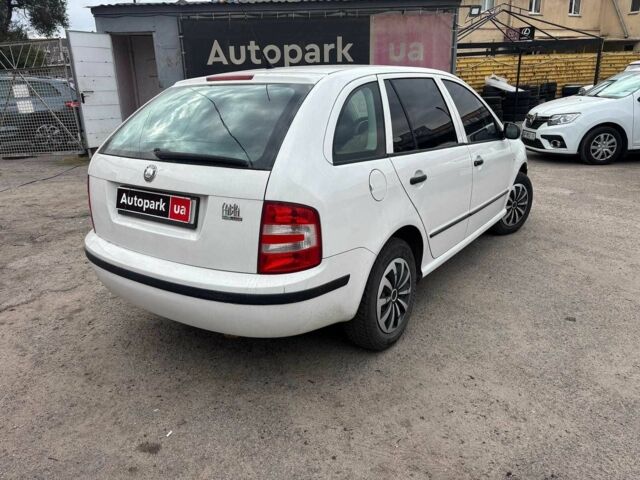 Білий Шкода Фабія, об'ємом двигуна 1.2 л та пробігом 260 тис. км за 3690 $, фото 4 на Automoto.ua