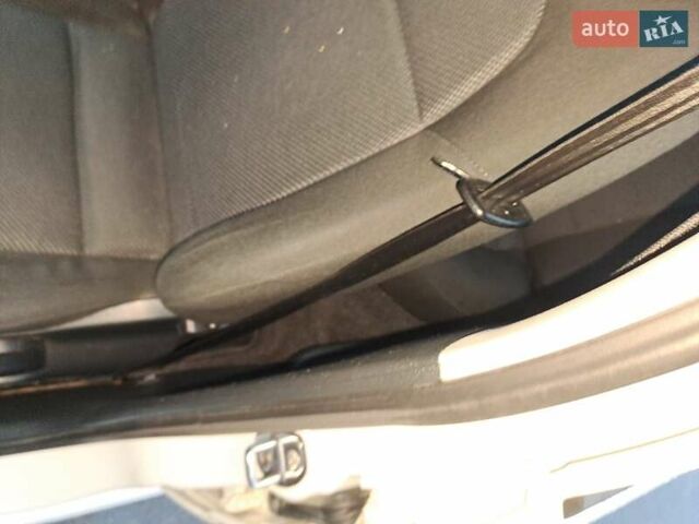 Білий Шкода Фабія, об'ємом двигуна 1.39 л та пробігом 220 тис. км за 4700 $, фото 8 на Automoto.ua