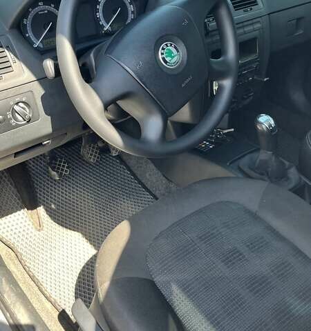 Белый Шкода Фабия, объемом двигателя 1.39 л и пробегом 280 тыс. км за 4196 $, фото 1 на Automoto.ua