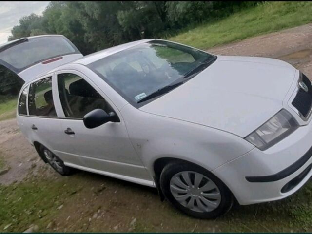 Белый Шкода Фабия, объемом двигателя 1.4 л и пробегом 450 тыс. км за 3800 $, фото 3 на Automoto.ua