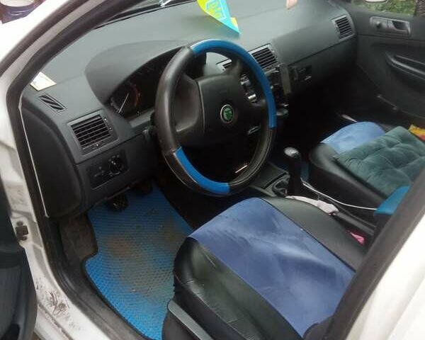 Білий Шкода Фабія, об'ємом двигуна 1.2 л та пробігом 260 тис. км за 3300 $, фото 3 на Automoto.ua