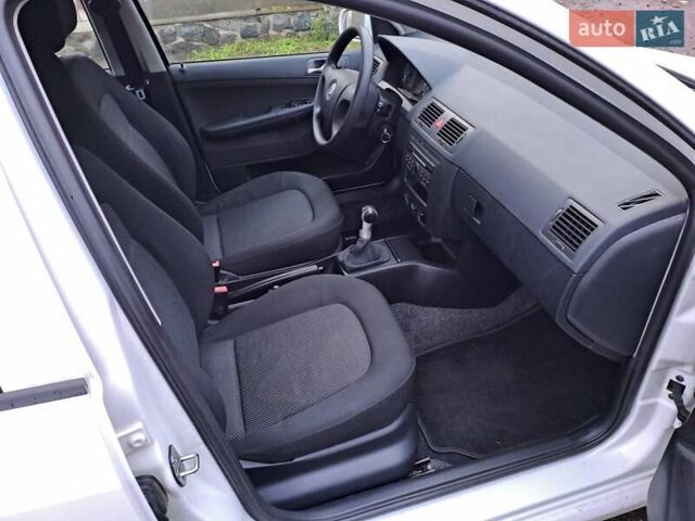 Білий Шкода Фабія, об'ємом двигуна 1.39 л та пробігом 220 тис. км за 4700 $, фото 16 на Automoto.ua