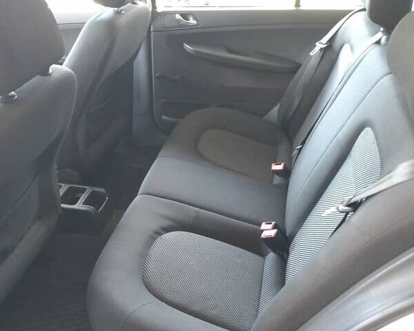 Білий Шкода Фабія, об'ємом двигуна 1.2 л та пробігом 157 тис. км за 3193 $, фото 6 на Automoto.ua