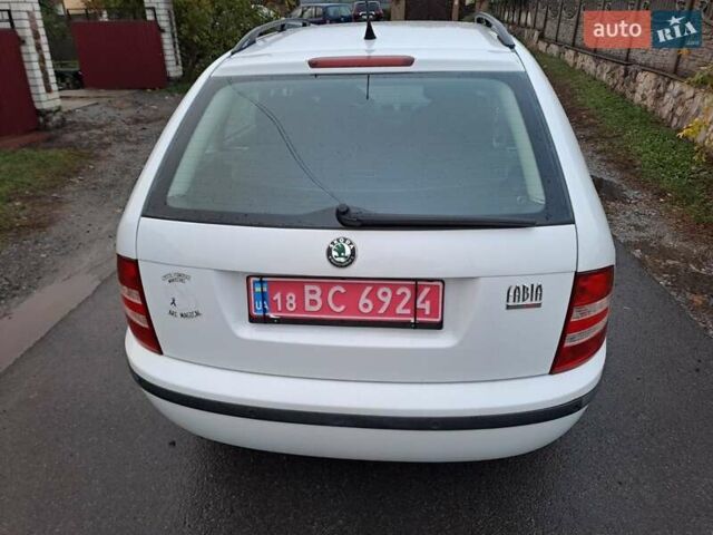 Білий Шкода Фабія, об'ємом двигуна 1.39 л та пробігом 220 тис. км за 4700 $, фото 3 на Automoto.ua