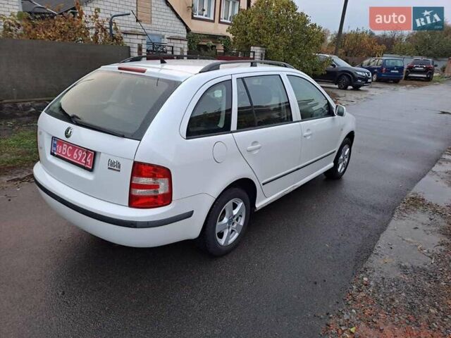 Білий Шкода Фабія, об'ємом двигуна 1.39 л та пробігом 220 тис. км за 4700 $, фото 4 на Automoto.ua