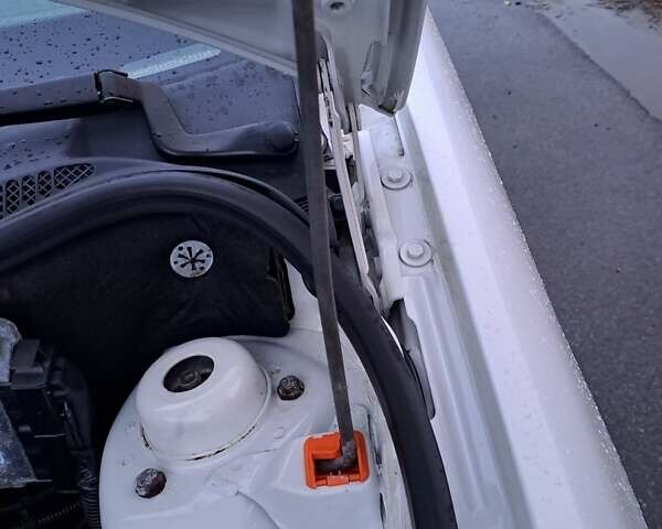 Білий Шкода Фабія, об'ємом двигуна 1.39 л та пробігом 220 тис. км за 4700 $, фото 25 на Automoto.ua