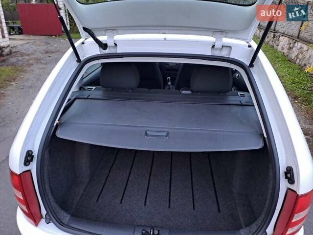 Білий Шкода Фабія, об'ємом двигуна 1.39 л та пробігом 220 тис. км за 4700 $, фото 22 на Automoto.ua