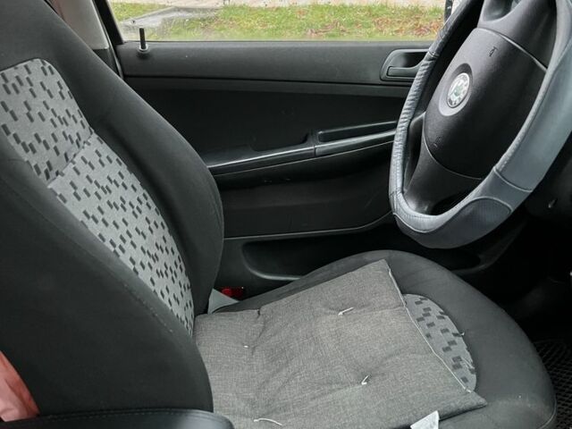 Білий Шкода Фабія, об'ємом двигуна 1.2 л та пробігом 500 тис. км за 3500 $, фото 3 на Automoto.ua