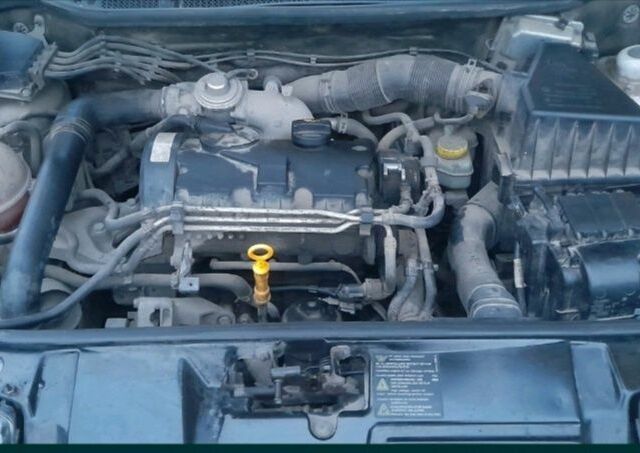 Белый Шкода Фабия, объемом двигателя 1.4 л и пробегом 450 тыс. км за 3800 $, фото 2 на Automoto.ua