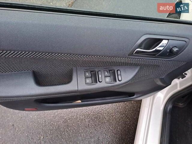 Білий Шкода Фабія, об'ємом двигуна 1.39 л та пробігом 220 тис. км за 4700 $, фото 6 на Automoto.ua